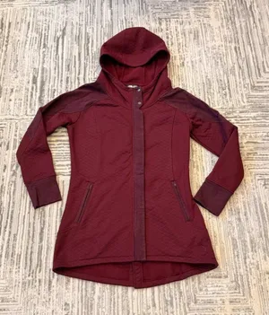 The North Face women's medium Burgundy 3/4 length coat. MSRP $225 thumbnail 1