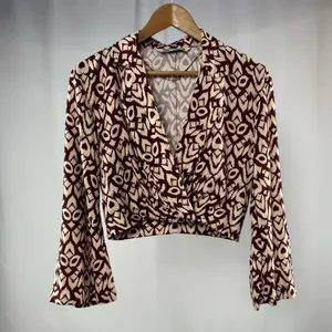 Zara Printed Long Sleeve Wrap Blouse in‎ Red Cream Size Small thumbnail 6