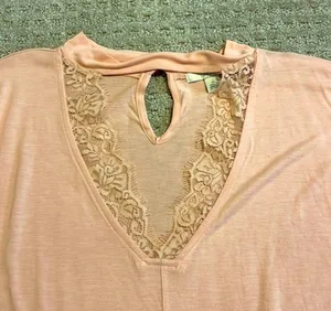 Sejour Peach Mock Choker V-Neck With Lace Top-NWT thumbnail 3