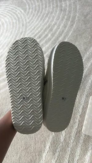 Slippers Aerie thumbnail 4