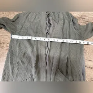 Lululemon Still At‎ Ease Wrap Cashlu & Tencel Size small Grey Sage thumbnail 3