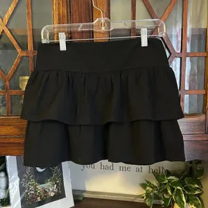 Sunday Best Aritzia Buttercup Black‎ Ruffle Tiered Mini Skirt Medium thumbnail 2