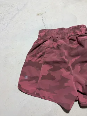 Lululemon track that mid-rise Women's lined brier rose Camo Athletic Shorts 2 thumbnail 6
