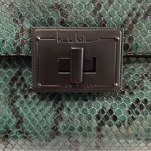 Nicole Miller Black and Green Snake Skin Crossbody Chain Link Strap Purse thumbnail 5