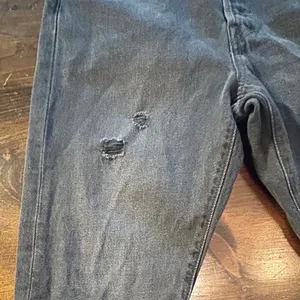 Levi Strauss 501 Jeans Black Distressed Button Fly Women's‎ Size Small Casual thumbnail 6