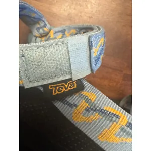Tevas blue and yellow sandals women's size 8 thumbnail 4