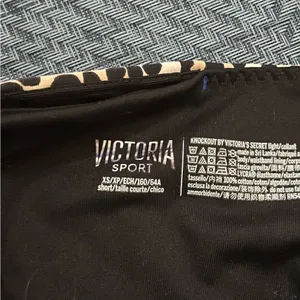 Victoria Sport Capri Leggings thumbnail 4