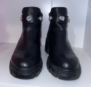 Steve Madden Chelsea Boots thumbnail 2
