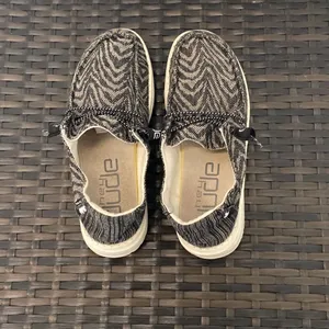 Hey dude shoes Wendy woven zebra black stripe women’s size 6 ￼ thumbnail 4
