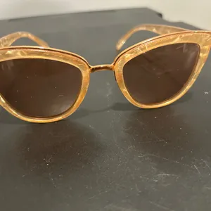 Stylish Gold Cat thumbnail 10