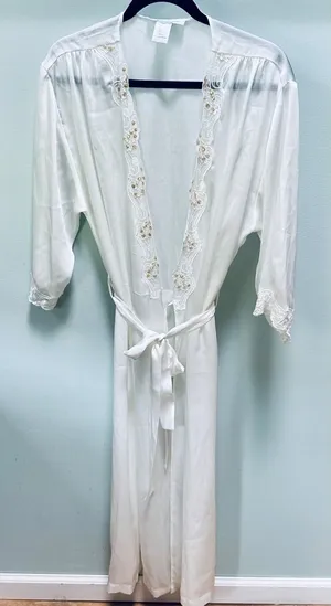 Maidenform Size S Vintage Long White Sheer Lace Trim Robe w Beading and Sequins thumbnail 1