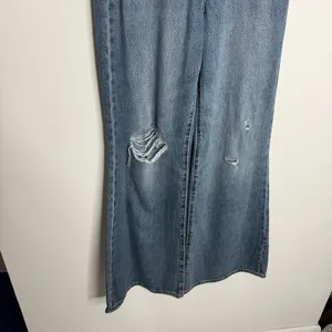 NWT‎ Levi’s Women’s High Rise Loose Flare Leg Relaxed Ripped Knee Size 25 x 32 thumbnail 3