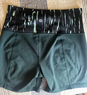 Lululemon groove shorts sz8  thumbnail 4