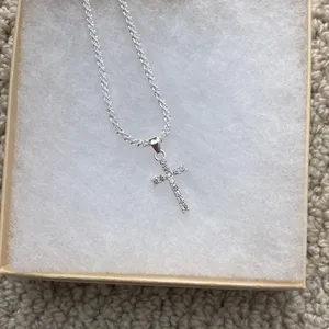 NEW Cubic Zirconia Pave Silver Cross Pendant Necklace 18” Length NIB thumbnail 2