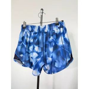 Lululemon Hotty Hot Short II 4 Tall Blue Tie Dye Running Shorts Women Size 4 thumbnail 3