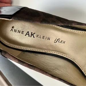 Anne Klein AK iflex McKinley animal print size 9 in Y2K pointed kitten heel thumbnail 4