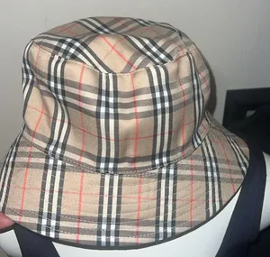 - NWOT Reversible Bucket Hat Sunhat summer Burberry Style Tan Check Plaid … thumbnail 1