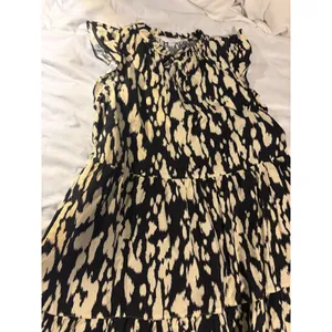 Black Cream Abstract‎ Print Dress Tiered Flutter Sleeve M NWT Summer Spring thumbnail 7