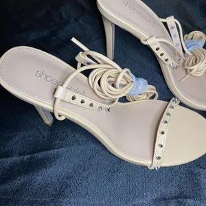 ✨ NEW ShoeDazzle Size 8.5 Nicoletta Nude Beige Studded Strappy Sandals Stilettos Heels $50.00 ✨ thumbnail 13