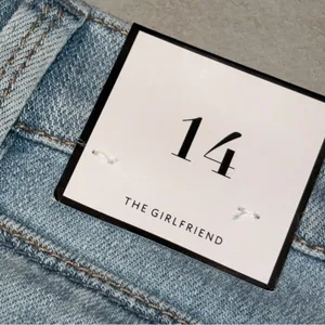 NEW White House Black Market Distressed Floral Embroidered Girlfriend Jeans 14 thumbnail 7