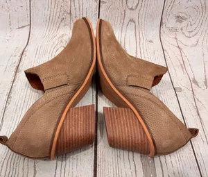 Lucky Brand Vennia Ankle Booties Taupe Leather Chunky Block Heel Sz 7.5 thumbnail 1