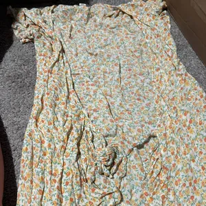 BillaBong Yellow‎ Floral Print Short Sleeve Mini Wrap Dress size S thumbnail 6