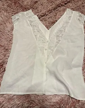 White blouse Size M thumbnail 1