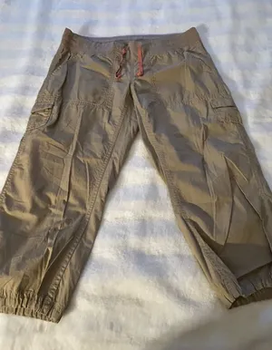 The North Face Cargo Pants Womens SZ Large Biege Cropped Lightwieght Hiking thumbnail 1
