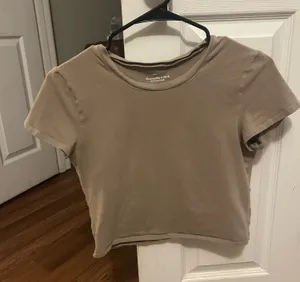 Abercrombie baby tee thumbnail 1