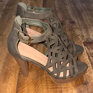 Elegant Olive Cutout Women's Heels Green Size 9 thumbnail 3