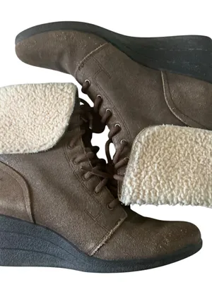 Ugg Zea brown suede waterproof shearling lined lace-up wedge boots size 9 thumbnail 4