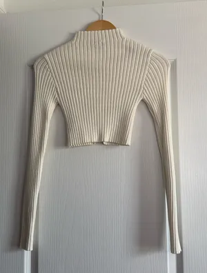 Edikted Turtle Neck Cropped Long Sleeve Shirt XS thumbnail 6