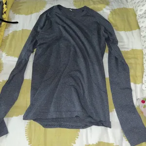 Lululemon Swiftly Tech Long Sleeve Size 8 Dark Grey thumbnail 1
