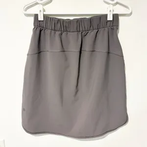 Lululemon On The Fly‎ Skirt *21" Magnum Grey Athletic Skirt Size 6 thumbnail 5
