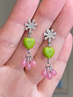 czech glass opaque olive green color heart & pink teardrop beads earrings💚 thumbnail 4
