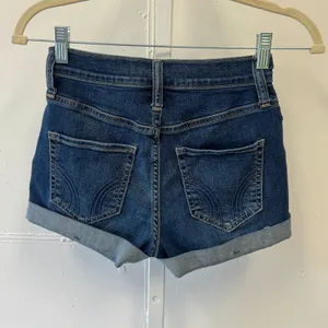 Hollister Classic High-Rise Short Distressed Denim Dark Wash Size 0 W25 Stretch thumbnail 2
