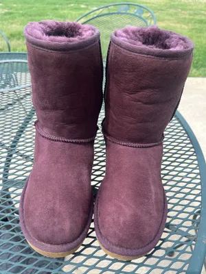 Women’s Uggs  thumbnail 1