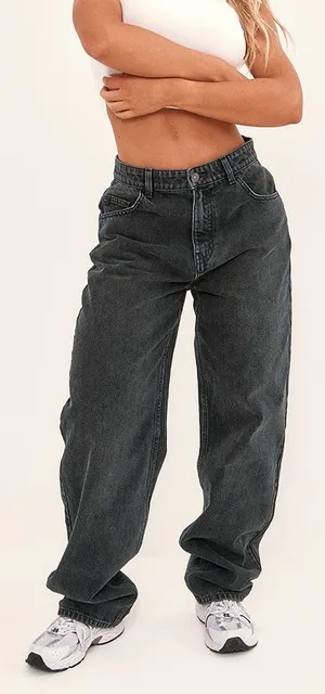 Pretty Little Thing Washed black high rise boyfriend jeans thumbnail 1