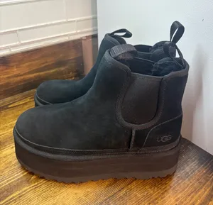 UGG Black neumal Chelsea platform boot size 8 thumbnail 1