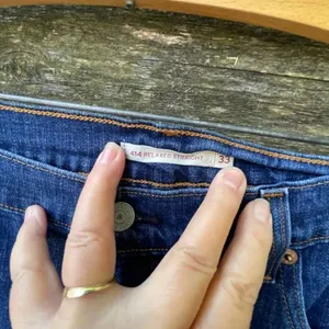 Levi’s 414 relaxed straight women’s size W33 L 32. thumbnail 4