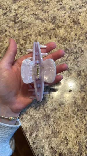 Skims Embossed Logo Claw Clip thumbnail 2