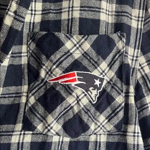 NFL Patriots Blue and White Plaid Button Down Shirt Juniors Woman’s size‎ Medium thumbnail 4