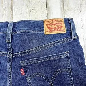 Levi's Women's Distressed Denim‎ Mid-Length Shorts Size 29 Blue Casual Summer thumbnail 3