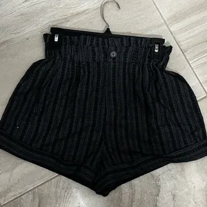 101. Majorelle by revolve sz xs paperbag high waisted womens shorts thumbnail 3