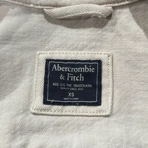 Abercrombie and Fitch Dusty Pink Distressed Denim Jacket Women’s XS thumbnail 3