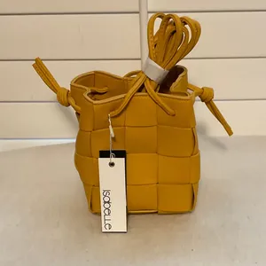 Isabella Yellow thumbnail 1