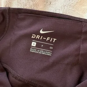 Nike‎ Women's Dri-Fit Mesh Cutout Mid Rise Skinny Ankle Leggings Purple - Size S thumbnail 4