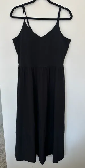 Athleta Dress Size L Black V-Neck Built-In Bra Maxi Pockets thumbnail 1