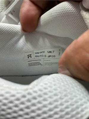On Running woman’s White Low-Top Leather Sneakers with Gold Logo 163 thumbnail 3