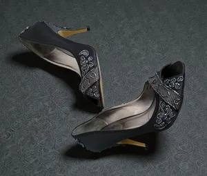 HOUSE OF DEREON Beyonce Black Satin Embroidered Beaded Heels Size 7.5 thumbnail 1